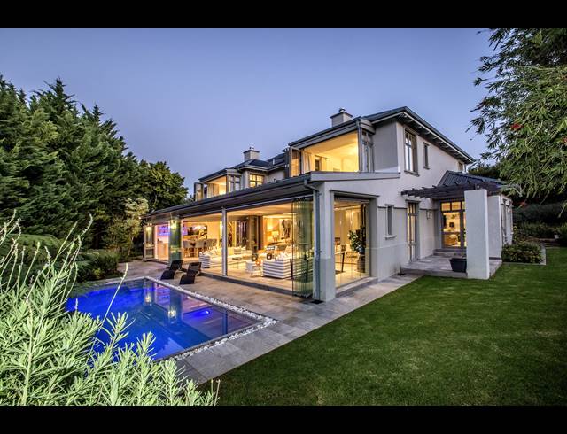 4 BEDROOM HOUSE FOR SALE IN CONSTANTIA